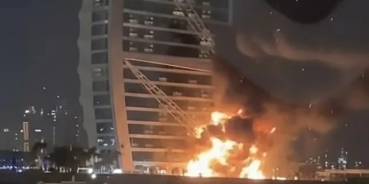 ദുബായിൽ വീണ്ടും ഡ്രോൺ ആക്രമണം; ബുർജ് അൽ അറബിന് തീപിടിച്ചു, ആർക്കും പരിക്കില്ല