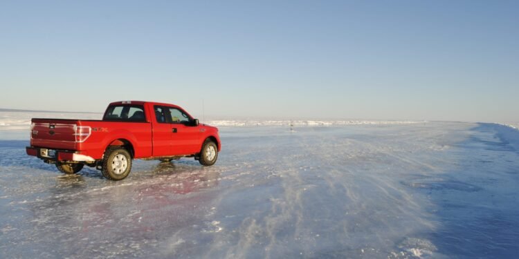 നോർത്ത് വെസ്റ്റ് ടെറിട്ടറീസ് മുതൽ മാനിറ്റോബ വരെ; കാനഡയിലെ 'ഐസ് റോഡ്' സാഹസികതയ്ക്ക് ഇറങ്ങുന്നവർക്ക് ഇതാ ഒരു കംപ്ലീറ്റ് ഗൈഡ്; ഈ നിയമങ്ങൾ പാലിച്ചില്ലെങ്കിൽ പണി കിട്ടും 1 നോർത്ത് വെസ്റ്റ് ടെറിട്ടറീസ് മുതൽ മാനിറ്റോബ വരെ; കാനഡയിലെ ‘ഐസ് റോഡ്’ സാഹസികതയ്ക്ക് ഇറങ്ങുന്നവർക്ക് ഇതാ ഒരു കംപ്ലീറ്റ് ഗൈഡ്; ഈ നിയമങ്ങൾ പാലിച്ചില്ലെങ്കിൽ പണി കിട്ടും