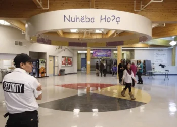 കാനഡയെ നടുക്കിയ സ്കൂൾ വെടിവെപ്പ്: വിദ്യാലയം ഉടൻ തുറക്കില്ല; സുരക്ഷ ഉറപ്പാക്കാൻ കടുത്ത നടപടികൾ 1 കാനഡയെ നടുക്കിയ സ്കൂൾ വെടിവെപ്പ്: വിദ്യാലയം ഉടൻ തുറക്കില്ല; സുരക്ഷ ഉറപ്പാക്കാൻ കടുത്ത നടപടികൾ