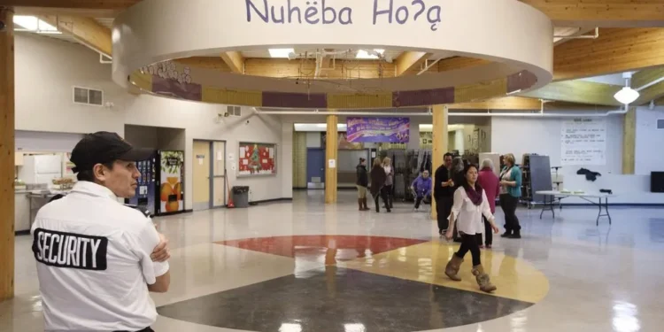 കാനഡയെ നടുക്കിയ സ്കൂൾ വെടിവെപ്പ്: വിദ്യാലയം ഉടൻ തുറക്കില്ല; സുരക്ഷ ഉറപ്പാക്കാൻ കടുത്ത നടപടികൾ 1 കാനഡയെ നടുക്കിയ സ്കൂൾ വെടിവെപ്പ്: വിദ്യാലയം ഉടൻ തുറക്കില്ല; സുരക്ഷ ഉറപ്പാക്കാൻ കടുത്ത നടപടികൾ