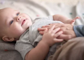 കുഞ്ഞുങ്ങളിലെ അലർജിക്ക് കാരണം ജനിതകം മാത്രമല്ല; മാതാപിതാക്കൾ അറിഞ്ഞിരിക്കേണ്ട പുതിയ മാറ്റങ്ങൾ, പങ്കുവെച്ച് കനേഡിയൻ ഗവേഷകർ 1 കുഞ്ഞുങ്ങളിലെ അലർജിക്ക് കാരണം ജനിതകം മാത്രമല്ല; മാതാപിതാക്കൾ അറിഞ്ഞിരിക്കേണ്ട പുതിയ മാറ്റങ്ങൾ, പങ്കുവെച്ച് കനേഡിയൻ ഗവേഷകർ