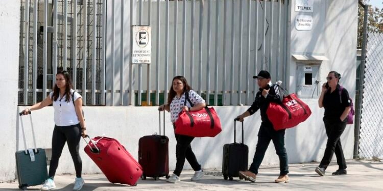 മെക്സിക്കോയിൽ കുടുങ്ങി വിൻഡ്സർ നിവാസികൾ; പുറത്തിറങ്ങരുതെന്ന് കർശന നിർദ്ദേശം! 1 മെക്സിക്കോയിൽ കുടുങ്ങി വിൻഡ്സർ നിവാസികൾ; പുറത്തിറങ്ങരുതെന്ന് കർശന നിർദ്ദേശം!