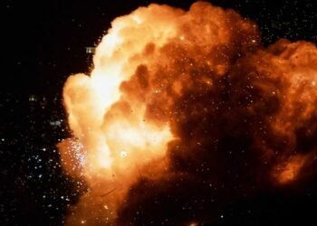 പശ്ചിമേഷ്യ കത്തുന്നു: ദുബായ് വിമാനത്താവളത്തിന് നേരെ ഇറാന്റെ ആക്രമണം; ടെൽ അവീവിൽ ഒരാൾ കൊല്ലപ്പെട്ടു, നിരവധി പേർക്ക് പരിക്ക് 1 പശ്ചിമേഷ്യ കത്തുന്നു: ദുബായ് വിമാനത്താവളത്തിന് നേരെ ഇറാന്റെ ആക്രമണം; ടെൽ അവീവിൽ ഒരാൾ കൊല്ലപ്പെട്ടു, നിരവധി പേർക്ക് പരിക്ക്