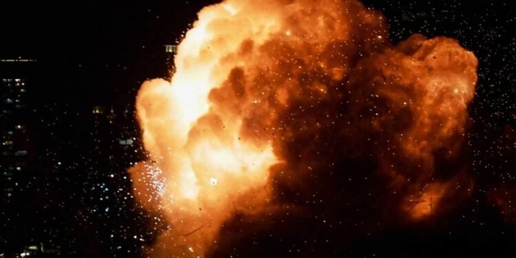 പശ്ചിമേഷ്യ കത്തുന്നു: ദുബായ് വിമാനത്താവളത്തിന് നേരെ ഇറാന്റെ ആക്രമണം; ടെൽ അവീവിൽ ഒരാൾ കൊല്ലപ്പെട്ടു, നിരവധി പേർക്ക് പരിക്ക്