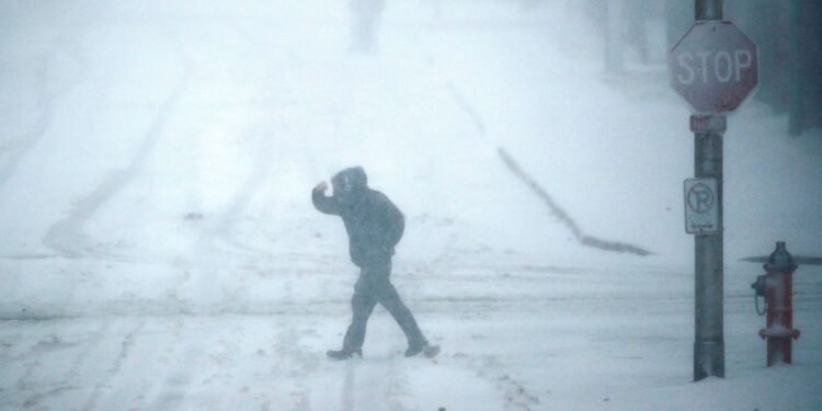 സസ്കാച്ചവാനിൽ കനത്ത മഞ്ഞുവീഴ്ച; ഗതാഗതം തടസ്സപ്പെട്ടു, നിരവധി വിമാനങ്ങൾ റദ്ദാക്കി 1 സസ്കാച്ചവാനിൽ കനത്ത മഞ്ഞുവീഴ്ച; ഗതാഗതം തടസ്സപ്പെട്ടു, നിരവധി വിമാനങ്ങൾ റദ്ദാക്കി