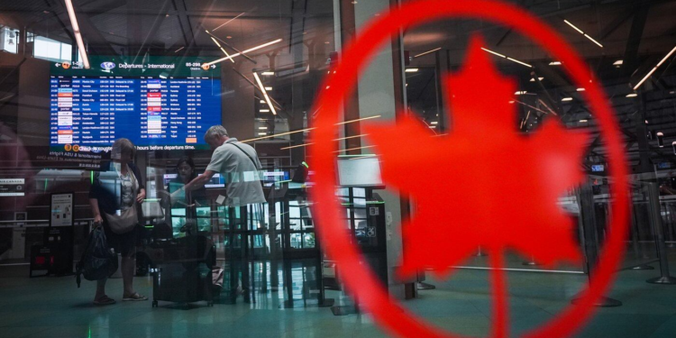 ക്യൂബയിൽ ഇന്ധനക്ഷാമം രൂക്ഷം: വിമാനങ്ങൾ റദ്ദാക്കി; നാട്ടിലേക്ക് മടങ്ങാനാവാതെ കനേഡിയൻ വിനോദസഞ്ചാരികൾ 1 airport