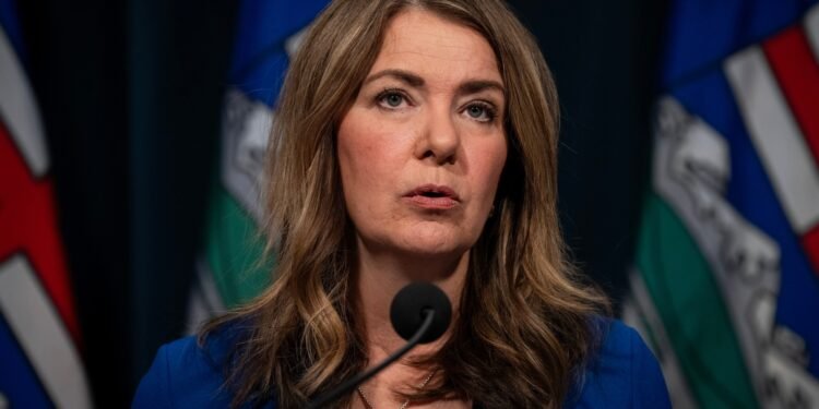 ഭരണഘടനാ ഭേദഗതി അത്ര എളുപ്പമല്ല; ഡാനിയേൽ സ്മിത്തിന്റെ നീക്കം രാഷ്ട്രീയ തന്ത്രമെന്ന് നിയമവിദഗ്ധർ!