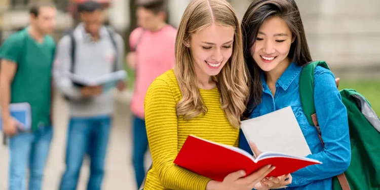 കാനഡയിൽ പ്രീ-റെക്വിസിറ്റ് കോഴ്സുകൾക്ക് എത്തുന്നവർക്ക് ഇനി വിസ കാലാവധി കുറയും; സ്റ്റഡി പെർമിറ്റ് നിയമങ്ങളിൽ മാറ്റം! 1 CANADA STUDENTS