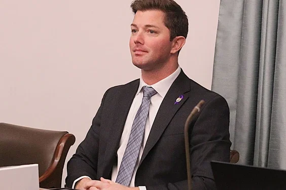 പി.ഇ.ഐയിൽ ആരോഗ്യപ്രതിസന്ധി രൂക്ഷം; ജനകീയ ചർച്ചകളുമായി ജനപ്രതിനിധികൾ; സമ്മർസൈഡിൽ പാർക്കിംഗ് പരിഷ്കാരത്തിനെതിരെ പ്രതിഷേധം