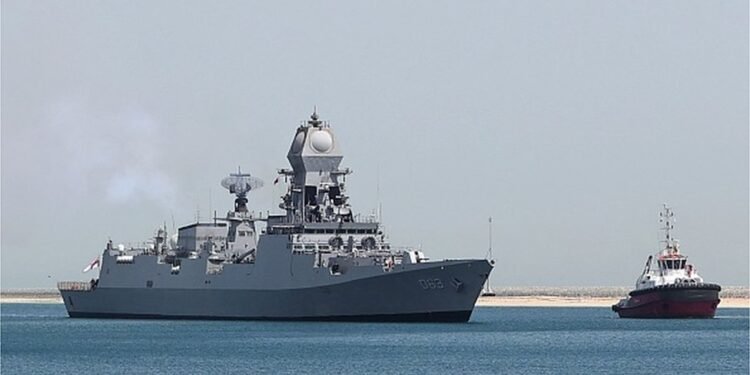 പശ്ചിമേഷ്യയിൽ യുദ്ധക്കപ്പലുകൾ വിന്യസിച്ച് ഇന്ത്യ; ചരക്ക് കപ്പലുകൾക്ക് നാവികസേനയുടെ കാവൽ