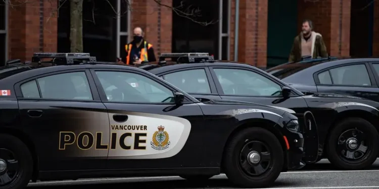 നാനൈമോയിൽ വാഹനങ്ങളിൽ നിന്ന് പെല്ലറ്റ് ഗൺ ആക്രമണം: ഒരാൾക്ക് പരിക്ക് 1 police