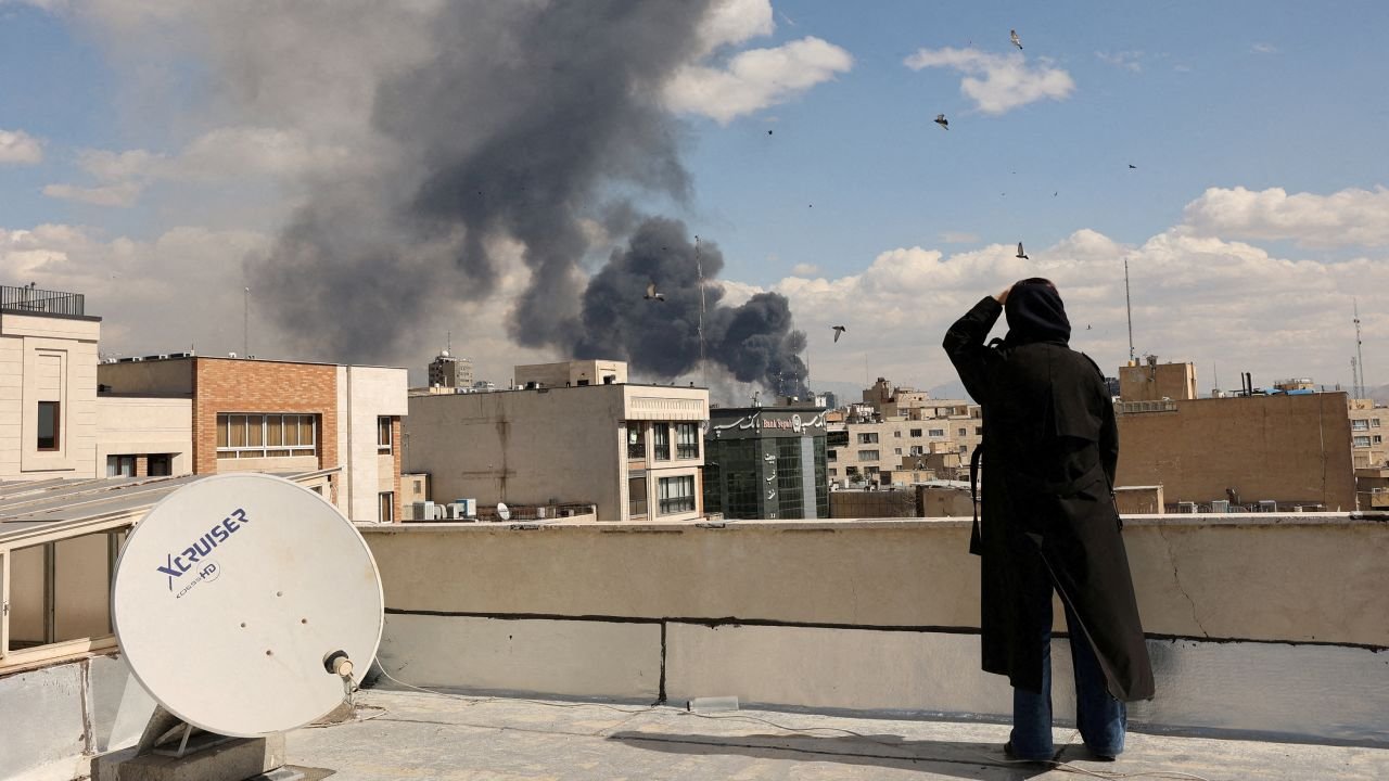 ഇറാൻ മാധ്യമ ആസ്ഥാനത്തിന് നേരെ ഇസ്രായേൽ ആക്രമണം; ടെഹ്‌റാനിൽ വൻ സ്ഫോടനം, യുദ്ധഭീതിയിൽ ലോകം