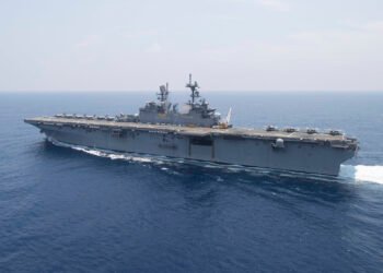മിഡിൽ ഈസ്റ്റിലേക്ക് 2500 സൈനികരുമായി യുഎസ്എസ് ട്രിപോളി; പടയൊരുക്കം ശക്തമാക്കി അമേരിക്ക