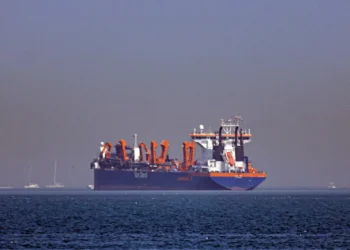 കപ്പൽ ഗതാഗതം വിലക്കി ഇറാൻ; ഹോർമൂസ് കടലിടുക്കിൽ കപ്പലുകൾക്ക് നേരെ ആക്രമണം, കുതിച്ചുയർന്ന് എണ്ണവില