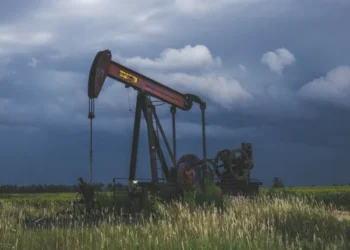 ഊർജ്ജ വിപണിയിൽ കാനഡയ്ക്ക് ലഭിച്ച സുവർണ്ണാവസരം; വൈകിയാൽ തിരിച്ചടിയെന്ന് റിപ്പോർട്ട് 1 ഊർജ്ജ വിപണിയിൽ കാനഡയ്ക്ക് ലഭിച്ച സുവർണ്ണാവസരം; വൈകിയാൽ തിരിച്ചടിയെന്ന് റിപ്പോർട്ട്