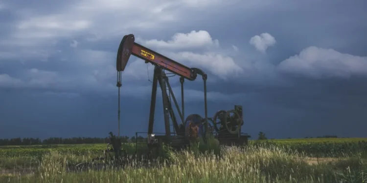 ഊർജ്ജ വിപണിയിൽ കാനഡയ്ക്ക് ലഭിച്ച സുവർണ്ണാവസരം; വൈകിയാൽ തിരിച്ചടിയെന്ന് റിപ്പോർട്ട്