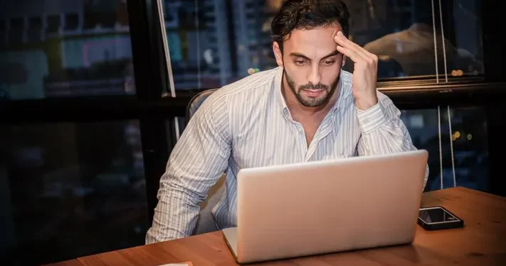 കാനഡ പിആർ സ്വപ്നം കാണുന്നവർ ശ്രദ്ധിക്കുക; എക്സ്പ്രസ് എൻട്രി അപേക്ഷകളിൽ ഈ 5 പിഴവുകൾ വരുത്തരുത് 1 SAD MEN