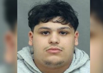 25,000 ഡോളറിന്റെ ക്രെഡിറ്റ് കാർഡ് തട്ടിപ്പ്: ടൊറന്റോയിൽ 20 വയസ്സുകാരൻ പിടിയിൽ; 16 കുറ്റങ്ങൾ ചുമത്തി 4 25,000 ഡോളറിന്റെ ക്രെഡിറ്റ് കാർഡ് തട്ടിപ്പ്: ടൊറന്റോയിൽ 20 വയസ്സുകാരൻ പിടിയിൽ; 16 കുറ്റങ്ങൾ ചുമത്തി