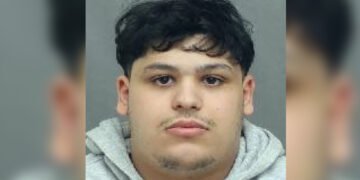 25,000 ഡോളറിന്റെ ക്രെഡിറ്റ് കാർഡ് തട്ടിപ്പ്: ടൊറന്റോയിൽ 20 വയസ്സുകാരൻ പിടിയിൽ; 16 കുറ്റങ്ങൾ ചുമത്തി 3 25,000 ഡോളറിന്റെ ക്രെഡിറ്റ് കാർഡ് തട്ടിപ്പ്: ടൊറന്റോയിൽ 20 വയസ്സുകാരൻ പിടിയിൽ; 16 കുറ്റങ്ങൾ ചുമത്തി