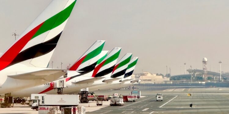 ദുബായ് വിമാനത്താവളങ്ങൾ വീണ്ടും സജീവം; വിമാന സർവീസുകൾ ഭാഗികമായി പുനരാരംഭിച്ചു 1 ദുബായ് വിമാനത്താവളങ്ങൾ വീണ്ടും സജീവം; വിമാന സർവീസുകൾ ഭാഗികമായി പുനരാരംഭിച്ചു