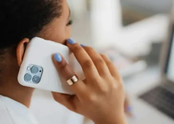 പിഴ പേടിക്കാതെ, ഇനി ഇഷ്ടമുള്ള പ്ലാനിലേക്ക് മാറാം; ടെലികോം കമ്പനികളുടെ അമിത ചാർജുകൾക്ക് തടയിടാൻ കാനഡ; ജൂൺ മുതൽ പുതിയ നിയമം