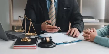 കാനഡയിൽ അഭിഭാഷകരാകാൻ ഇനി പണിപതിനെട്ടും; വിദേശികൾക്ക് കർശന നിയന്ത്രണങ്ങളുമായി പുതിയ നിയമം 2 Canada-lawyer-rules