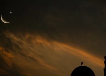 മാസപ്പിറ കണ്ടു: കേരളത്തിൽ നാളെ ചെറിയ പെരുന്നാൾ 4 മാസപ്പിറ കണ്ടു: കേരളത്തിൽ നാളെ ചെറിയ പെരുന്നാൾ