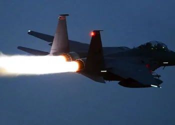 ആകാശത്ത് വട്ടംകറങ്ങി അഗ്നിഗോളമായി താഴേക്ക്; അമേരിക്കൻ നിർമ്മിത എഫ്-15 യുദ്ധവിമാനം തകർന്നു വീണു; ഇറാന്റെ അവകാശവാദം തള്ളി അമേരിക്ക