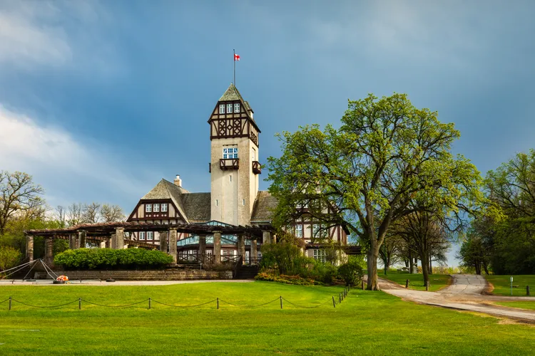 ടൊറന്റോയിലെ ചിലവ് താങ്ങാനാവുന്നില്ലേ? മാസവാടകയും ലിവിങ് കോസ്റ്റും കുറഞ്ഞ കാനഡയിലെ ‘സേഫ്’ ഇടങ്ങൾ ഇവയാണ്