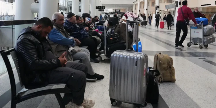 യുദ്ധസമാനമായ സാഹചര്യങ്ങളിൽ വിദേശരാജ്യങ്ങളിൽ കുടുങ്ങിയാൽ എന്തുചെയ്യണം? സുരക്ഷ ഉറപ്പാക്കാൻ 5 വഴികൾ ഇതാ 1 യുദ്ധസമാനമായ സാഹചര്യങ്ങളിൽ വിദേശരാജ്യങ്ങളിൽ കുടുങ്ങിയാൽ എന്തുചെയ്യണം? സുരക്ഷ ഉറപ്പാക്കാൻ 5 വഴികൾ ഇതാ