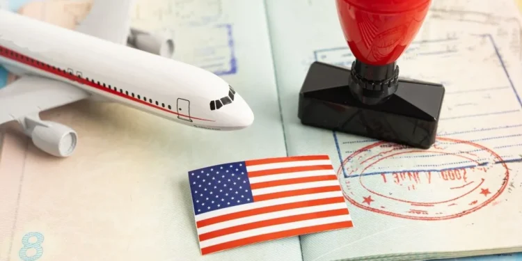 അമേരിക്കൻ വിസ വേണോ? ലക്ഷങ്ങൾ ബോണ്ട് നൽകേണ്ടി വരും!; 12 രാജ്യങ്ങൾക്ക് മേൽ നിയന്ത്രണം കടുപ്പിച്ച് ട്രംപ് ഭരണകൂടം