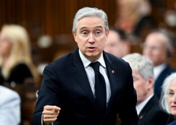 ഇന്ധനവില കുതിക്കുന്നു; നികുതി കുറയ്ക്കുന്ന കാര്യത്തിൽ നിലപാട് വ്യക്തമാക്കാതെ ധനകാര്യമന്ത്രി ഫ്രാൻസ്വാ ഫിലിപ്പ് ഷാംപെയ്ൻ 3 Minister of Finance and National Revenue Francois-Philippe Champagne