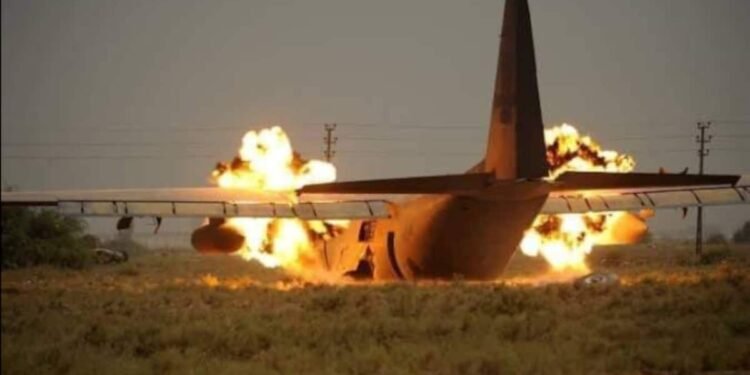 യുഎസ് സൈനിക വിമാനം തകർന്നു; നാല് മരണം: ആക്രമണമല്ലെന്ന് യുഎസ്, വെടിവച്ചിട്ടതെന്ന് ഇറാൻ 1 plane crash