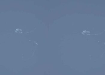 യുദ്ധമുനമ്പിൽ പശ്ചിമേഷ്യ; അബുദാബി ലക്ഷ്യമാക്കി ഇറാൻ്റെ ബാലിസ്റ്റിക് മിസൈൽ 4 യുദ്ധമുനമ്പിൽ പശ്ചിമേഷ്യ; അബുദാബി ലക്ഷ്യമാക്കി ഇറാൻ്റെ ബാലിസ്റ്റിക് മിസൈൽ