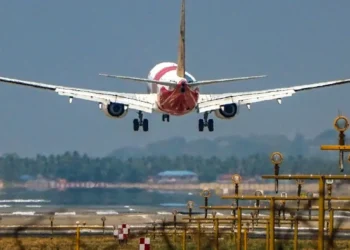 വിമാനയാത്രക്കാർക്ക് ആശ്വാസം; 60 ശതമാനം സീറ്റുകൾക്കും അധിക നിരക്ക് ഈടാക്കരുതെന്ന് ഡി.ജി.സി.എ. 5 വിമാനയാത്രക്കാർക്ക് ആശ്വാസം; 60 ശതമാനം സീറ്റുകൾക്കും അധിക നിരക്ക് ഈടാക്കരുതെന്ന് ഡി.ജി.സി.എ.