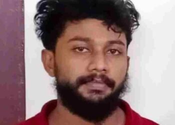 കരുനാഗപ്പള്ളിയിൽ ഗുണ്ടാപ്പക; ജിം സന്തോഷ് വധക്കേസ് പ്രതി ‘അലുവ അതുലിനെ’ വെട്ടിക്കൊന്നു, സംഭവം സ്റ്റേഷനിൽ ഒപ്പിട്ട് മടങ്ങുന്നതിനിടെ