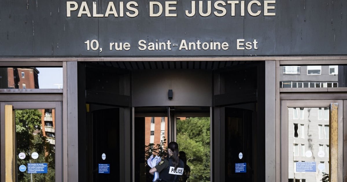 ട്രാൻസ്‌ജെൻഡർ വിദ്യാർത്ഥികളുടെ സ്വകാര്യതാ നയം: സ്കൂൾ ബോർഡിനെതിരെ അധ്യാപിക കോടതിയിൽ