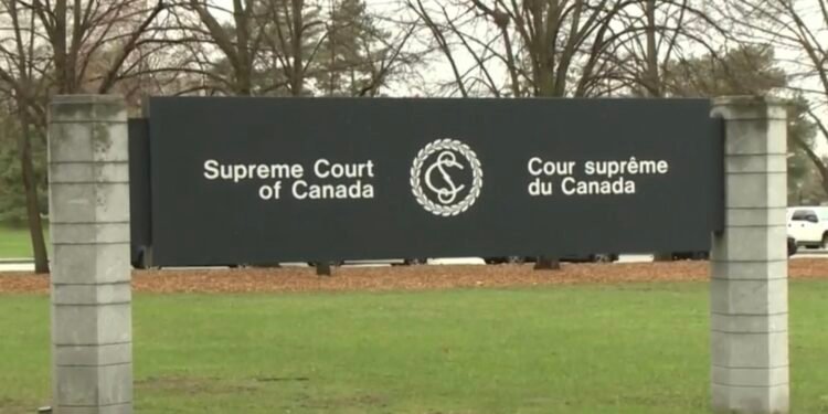 ക്യുബെക്കിൽ മതപ്രതീകങ്ങൾക്ക് വിലക്ക്: ബിൽ 21-ൽ സുപ്രീം കോടതിയിൽ വിചാരണ ആരംഭിച്ചു 1 board