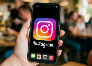 ഇൻസ്റ്റഗ്രാമിൽ ഇനി 'രഹസ്യം' സൂക്ഷിക്കാനാവില്ല; ചാറ്റുകൾ ബാക്കപ്പ് ചെയ്യാൻ നിർദ്ദേശം, എൻഡ്-ടു-എൻഡ് എൻക്രിപ്ഷൻ ഒഴിവാക്കാൻ മെറ്റ 1 ഇൻസ്റ്റഗ്രാമിൽ ഇനി ‘രഹസ്യം’ സൂക്ഷിക്കാനാവില്ല; ചാറ്റുകൾ ബാക്കപ്പ് ചെയ്യാൻ നിർദ്ദേശം, എൻഡ്-ടു-എൻഡ് എൻക്രിപ്ഷൻ ഒഴിവാക്കാൻ മെറ്റ