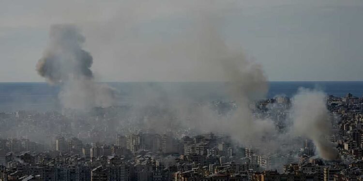 ഇറാൻ സംഘർഷം: ഇന്ത്യക്കാരെ ഒഴിപ്പിക്കാൻ കേന്ദ്ര സർക്കാർ; അയൽരാജ്യങ്ങൾ വഴി ഒഴിപ്പിക്കാൻ നീക്കം 1 ഇറാൻ സംഘർഷം: ഇന്ത്യക്കാരെ ഒഴിപ്പിക്കാൻ കേന്ദ്ര സർക്കാർ; അയൽരാജ്യങ്ങൾ വഴി ഒഴിപ്പിക്കാൻ നീക്കം