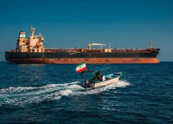 പശ്ചിമേഷ്യൻ തീരത്ത് ആക്രമണം: മൂന്ന് ഇന്ത്യൻ നാവികർ കൊല്ലപ്പെട്ടു; സുരക്ഷാ മാർഗ്ഗരേഖ പുറപ്പെടുവിച്ച് ഇന്ത്യ