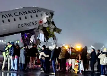 ലാഗ്വാർഡിയ വിമാനത്താവളത്തിൽ എയർ കാനഡ എക്സ്പ്രസും ഫയർ ട്രക്കും കൂട്ടിയിടിച്ചു; നാല് പേർക്ക് ഗുരുതര പരിക്ക് 5 ലാഗ്വാർഡിയ വിമാനത്താവളത്തിൽ എയർ കാനഡ എക്സ്പ്രസും ഫയർ ട്രക്കും കൂട്ടിയിടിച്ചു; നാല് പേർക്ക് ഗുരുതര പരിക്ക്