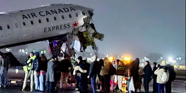 ലാഗ്വാർഡിയ വിമാനത്താവളത്തിൽ എയർ കാനഡ എക്സ്പ്രസും ഫയർ ട്രക്കും കൂട്ടിയിടിച്ചു; നാല് പേർക്ക് ഗുരുതര പരിക്ക് 1 ലാഗ്വാർഡിയ വിമാനത്താവളത്തിൽ എയർ കാനഡ എക്സ്പ്രസും ഫയർ ട്രക്കും കൂട്ടിയിടിച്ചു; നാല് പേർക്ക് ഗുരുതര പരിക്ക്