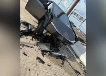 സൈബർട്രക്ക് അപകടം: ഇലോൺ മസ്കിന്റെ ടെസ്ലയ്ക്കെതിരെ യുഎസ് യുവതി കോടതിയിൽ 5 സൈബർട്രക്ക് അപകടം: ഇലോൺ മസ്കിന്റെ ടെസ്ലയ്ക്കെതിരെ യുഎസ് യുവതി കോടതിയിൽ