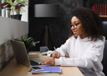 കാനഡയിൽ പഠനത്തോടൊപ്പം വിദേശ കമ്പനികളിൽ റിമോട്ട് ജോലി; എക്സ്പ്രസ് എൻട്രി വഴി പിആർ നേടാൻ പുതിയ വഴി!