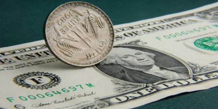 ഇന്ത്യയെ പൊള്ളിച്ച് പശ്ചിമേഷ്യൻ എഫക്ട്; ഡോളറിന് മുന്നിൽ കിതച്ച് രൂപ, റെക്കോര്‍ഡ് മൂല്യത്തകര്‍ച്ച, ആശങ്കയായി എണ്ണവില