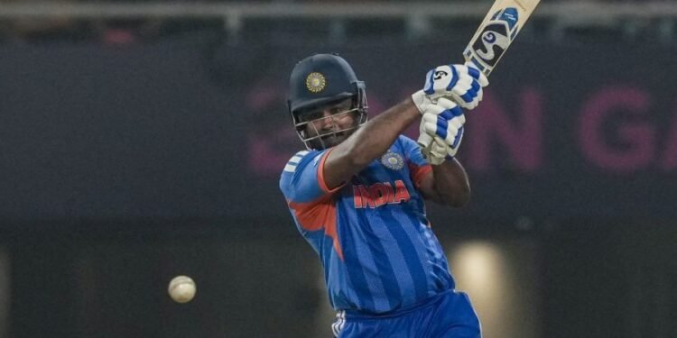 ഈഡൻ കീഴടക്കി സഞ്ജു 'ലഹരി'; വിൻഡീസിനെ തകർത്ത് ഇന്ത്യ ലോകകപ്പ് സെമിയിൽ 1 ഈഡൻ കീഴടക്കി സഞ്ജു ‘ലഹരി’; വിൻഡീസിനെ തകർത്ത് ഇന്ത്യ ലോകകപ്പ് സെമിയിൽ