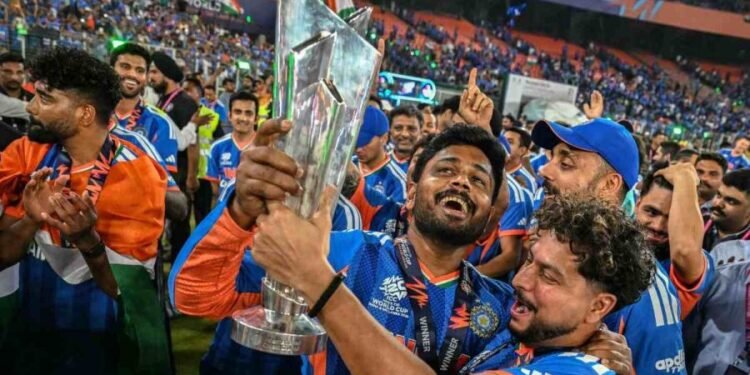 ലോകകപ്പ് ഹീറോസിന് കോടികളുടെ സമ്മാനം; ഓരോ താരത്തിനും ലഭിക്കുന്ന തുകയറിയാം.. 1 ലോകകപ്പ് ഹീറോസിന് കോടികളുടെ സമ്മാനം; ഓരോ താരത്തിനും ലഭിക്കുന്ന തുകയറിയാം..