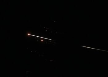 അബുദാബിയിലെ അൽ ഷവമേഖിൽ മിസൈൽ  അവശിഷ്ടം പതിച്ച് ഇന്ത്യക്കാരന് പരിക്ക്