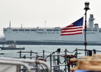 ഹോർമുസ് കടലിടുക്കിൽ ഇനി അമേരിക്കൻ ‘കവചം’; ഇന്ധന ടാങ്കറുകൾക്ക് സുരക്ഷയും കുറഞ്ഞ നിരക്കിൽ ഇൻഷുറൻസും ഉറപ്പാക്കാൻ യുഎസ് നീക്കം